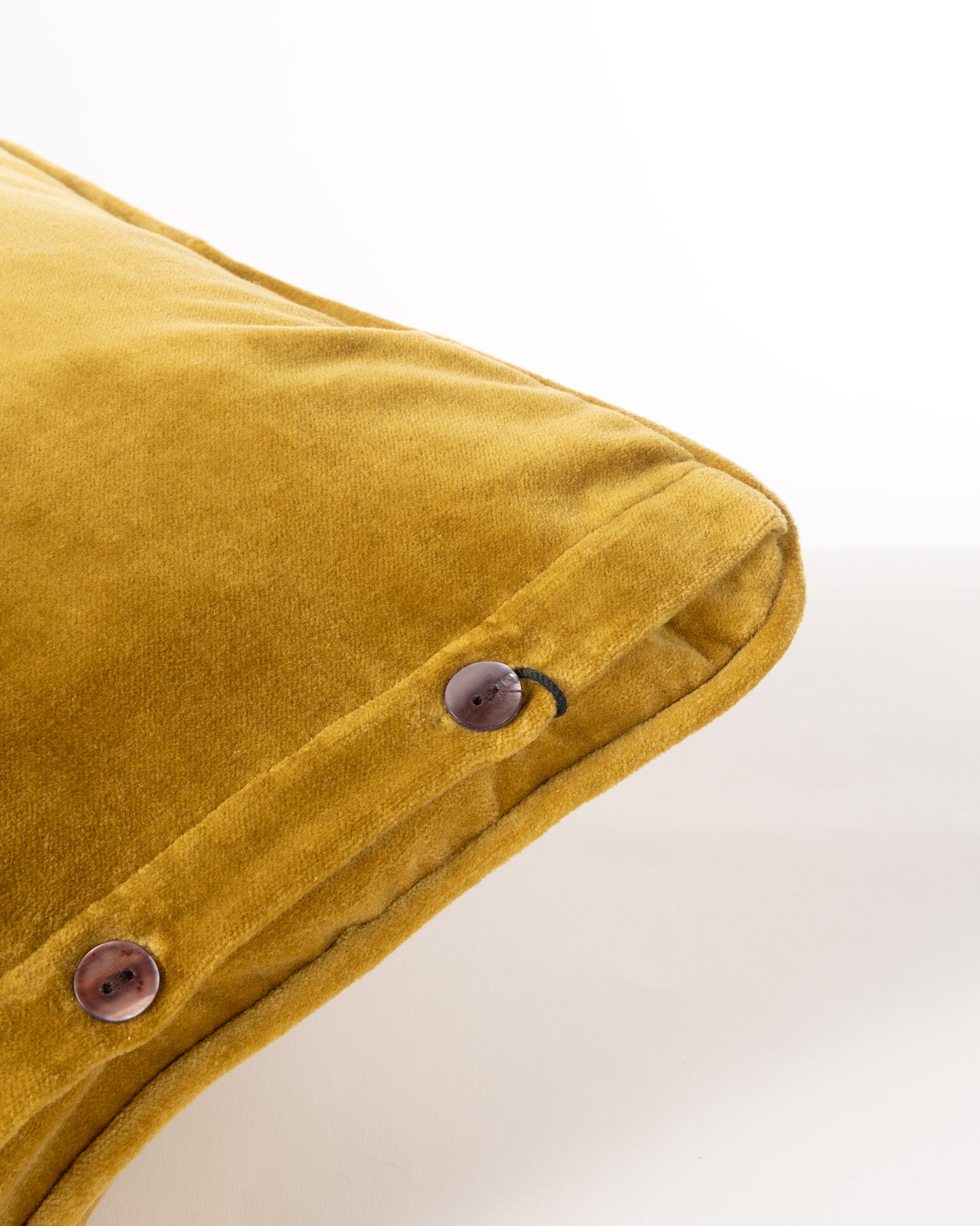 Velvet cushion “Ochre”