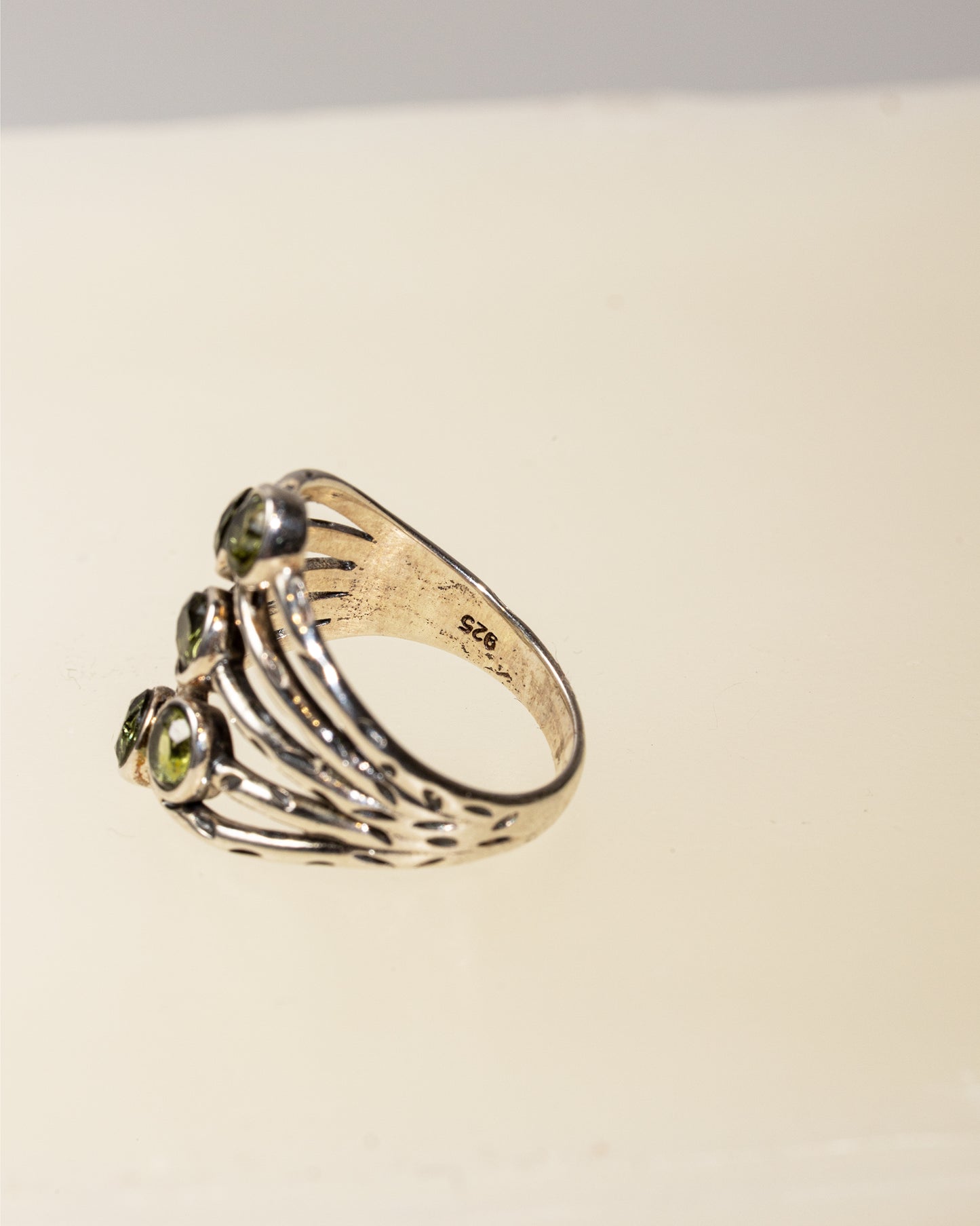 Ring "5 Peridot-Stones"