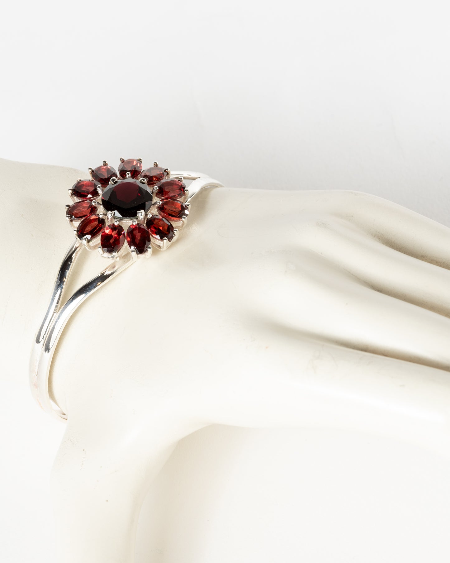 Arm diadem "Garnet flower"