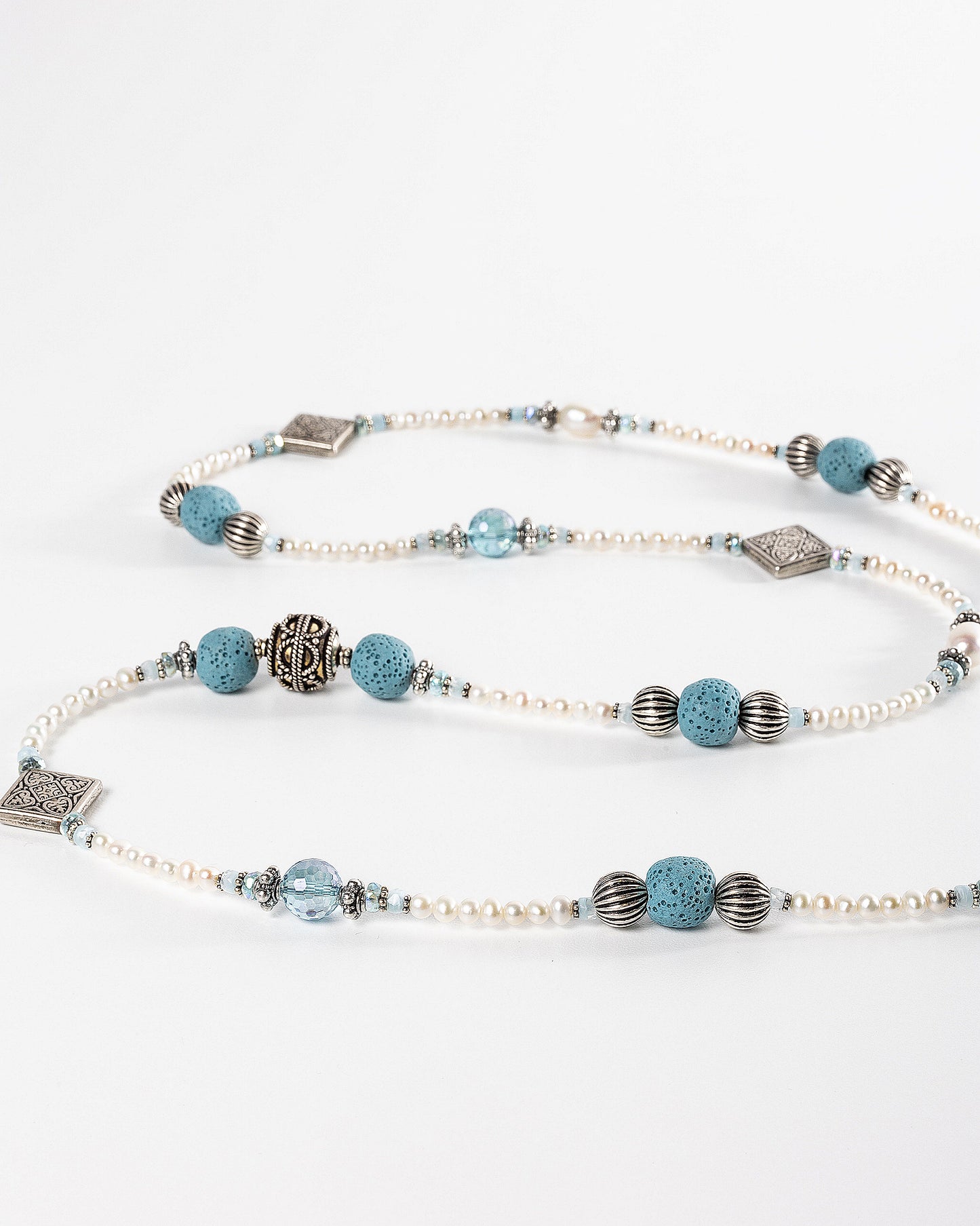 Long necklace "Lava beads + pearls" turquoise/white