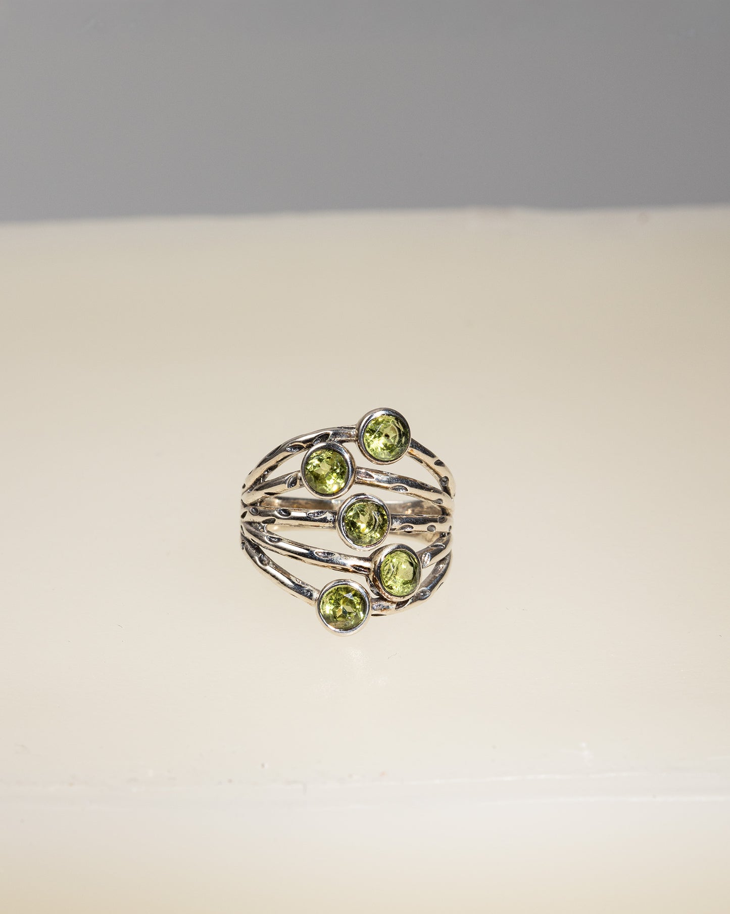 Ring "5 Peridot-Stones"