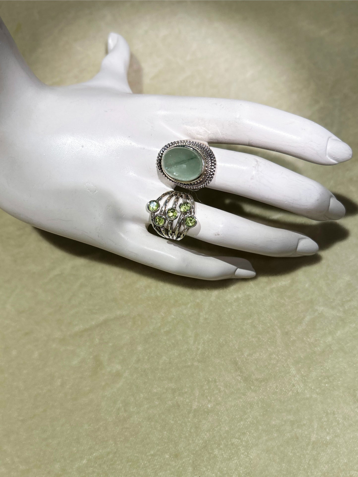 Ring "Prehnit im Perl-Kranz"